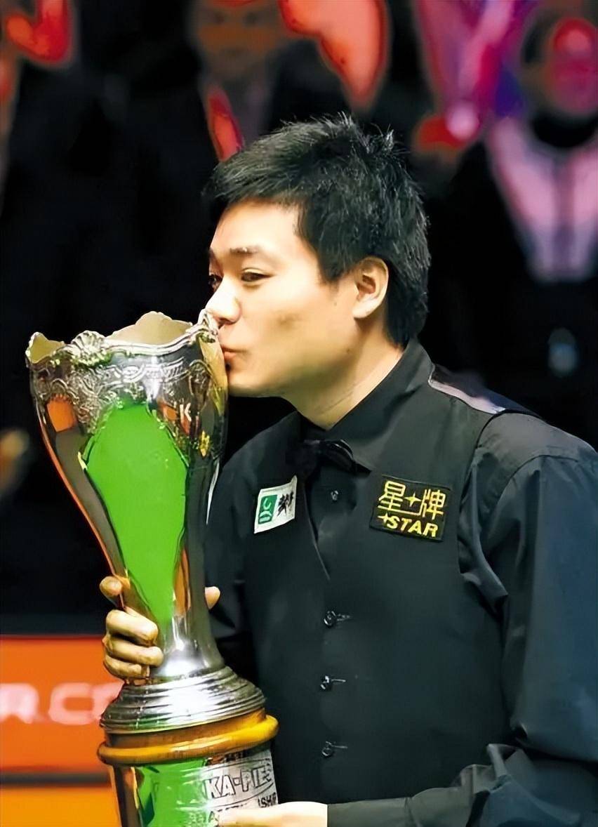 【青训成长】年轻运动员模仿丁俊晖经典训练动作的简单介绍